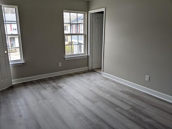 4th image of 320 Kilarney Dr #1