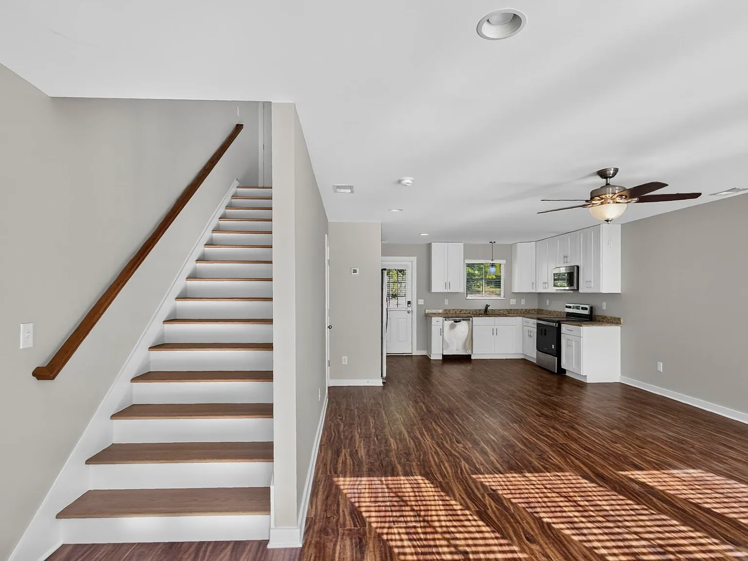 2 bed, 2.5 bath, 1260 sqft, $1,650 — Photo 3