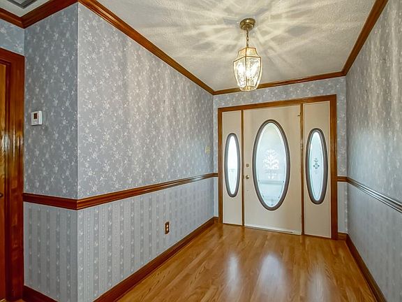 5th image of 4421 Trieste St