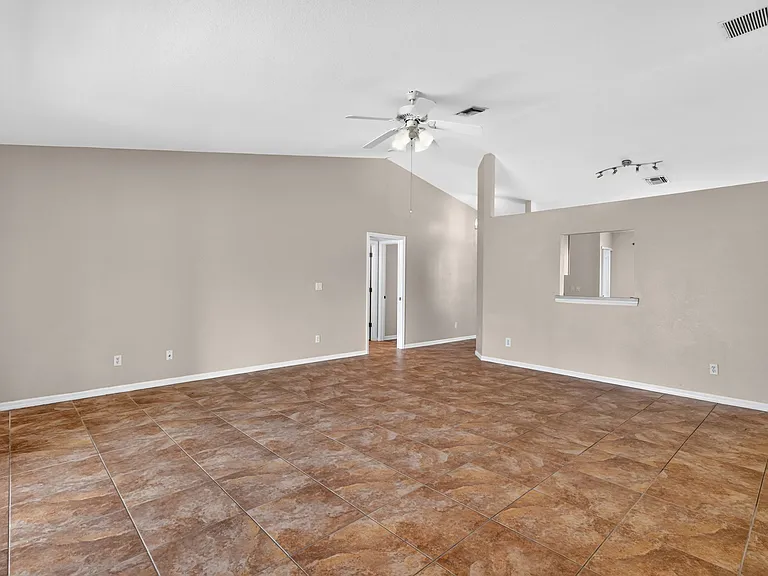 903 SE 5th Ave — Photo 9