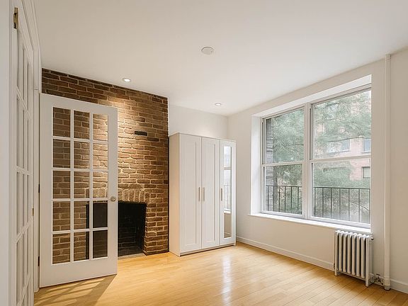 3rd image of 528 W 46th St APT 4E