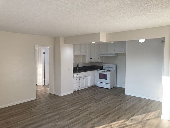 3rd image of 650 Linden Ave APT 11