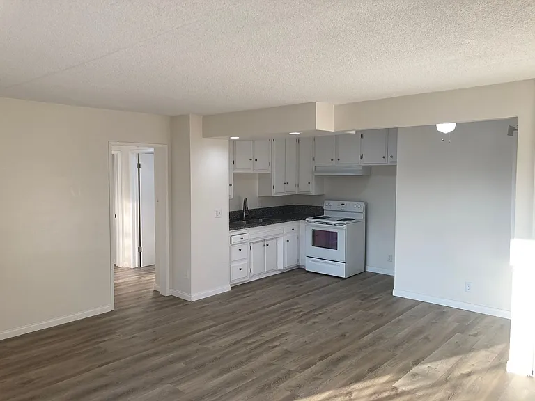 650 Linden Ave — Photo 47