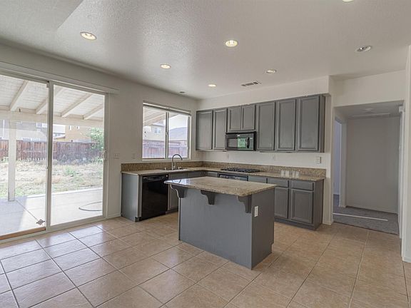 3rd image of 14239 Larkspur St