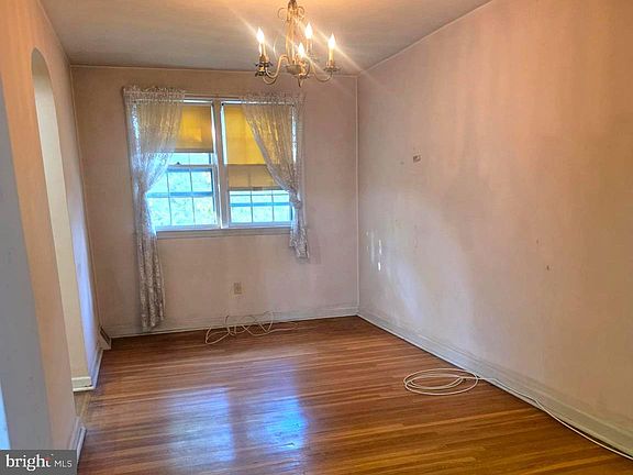5th image of 568 Parker Ave