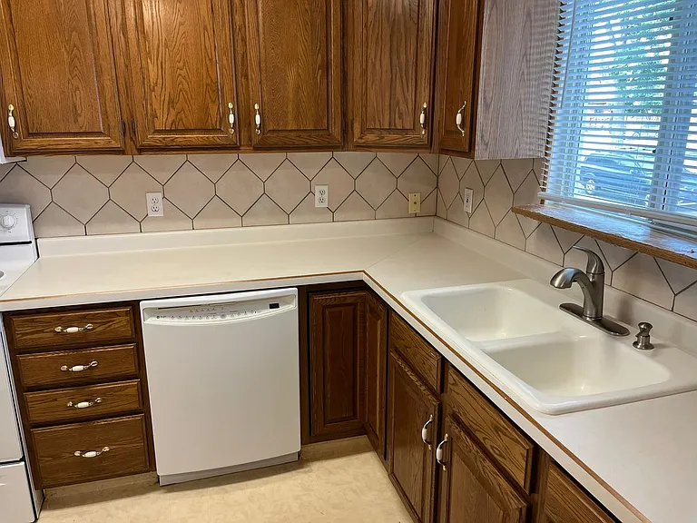 1417 W Charles St — Photo 16