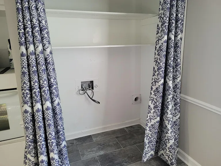 910 Edwards Ave — Photo 13