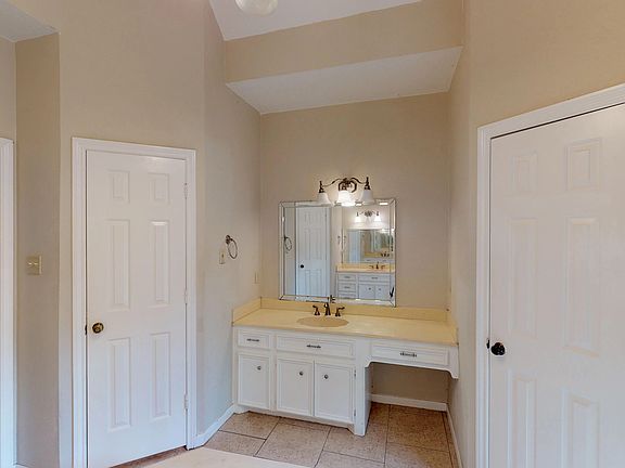 5th image of 2911 Deer Hollow Dr