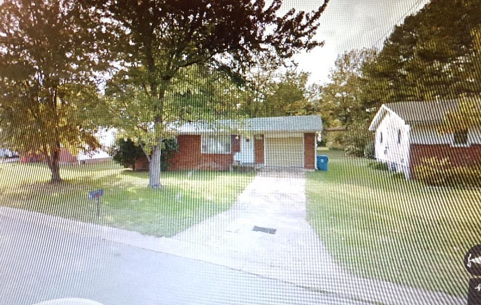 1st image of 2527 Lee St