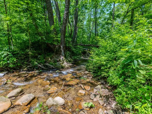 2680 Peachtree Rd, Naoma, WV 25140