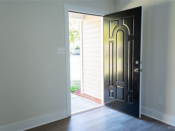 4th image of 5227 Orcutt Ln