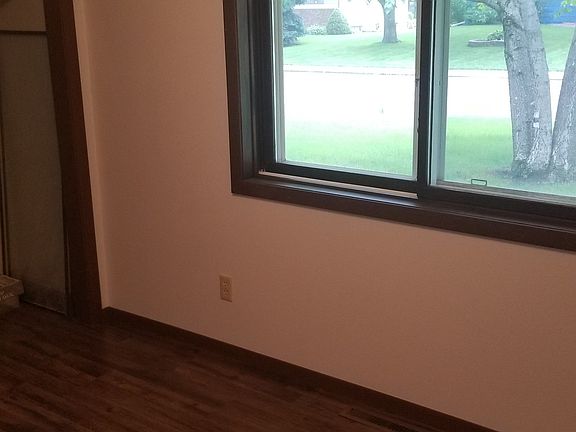 3rd image of 1306 Camelot Ct
