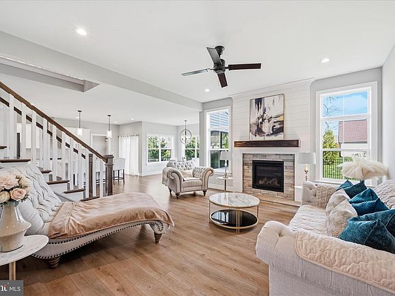 5th image of 203 Wright Dr