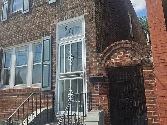 3rd image of 571 Clinton St