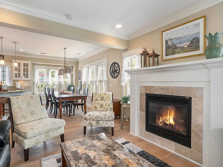 27 Howard Ave — Photo 10