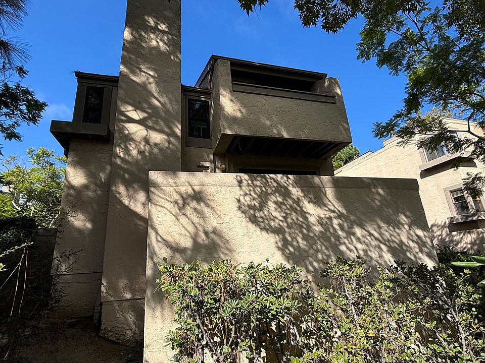 2 balconies, one on each level