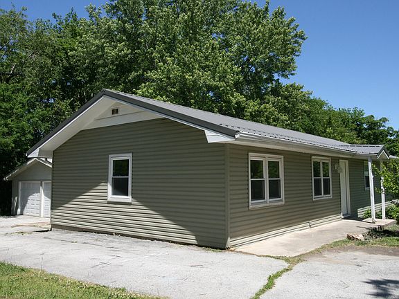 3rd image of 305 Lura Drive