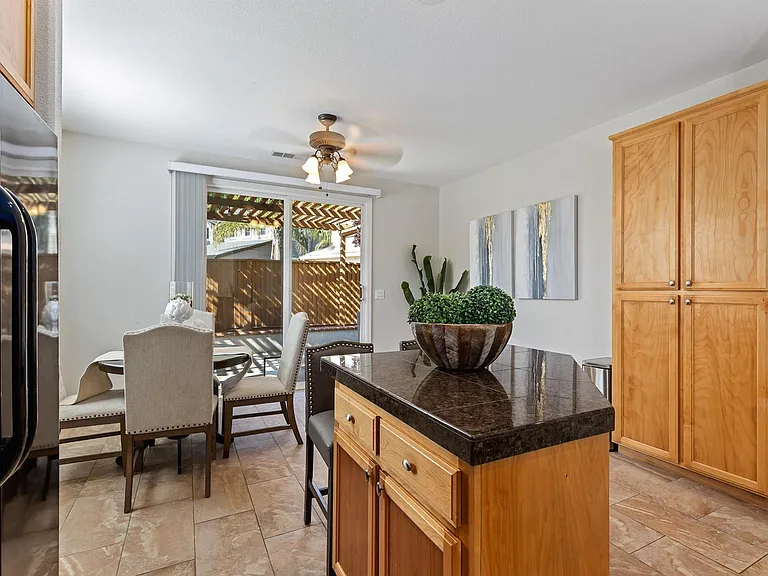 611 Ash Ct — Photo 7