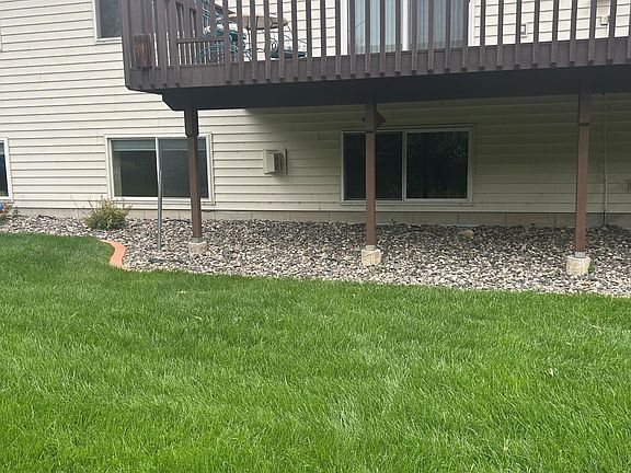 3rd image of 1690 Pond View Ct