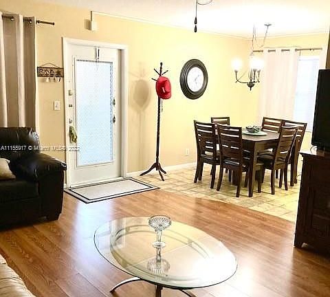 3rd image of 1044 Harwood #1044-D