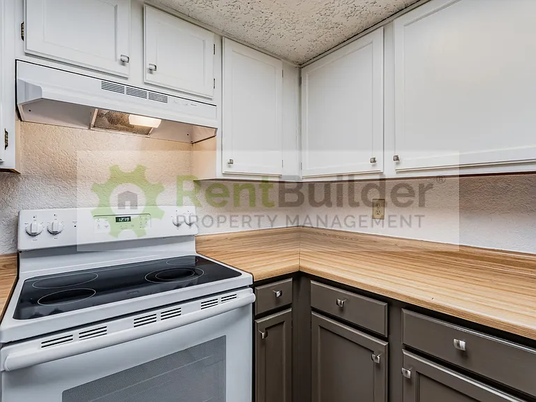 6041 Sequoia Rd NW #D10 — Photo 8