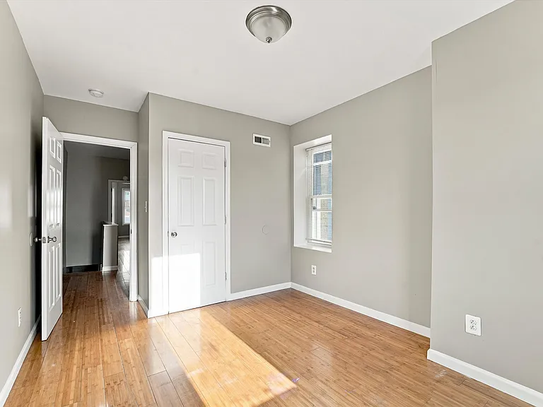 1551 N Allison St — Photo 14