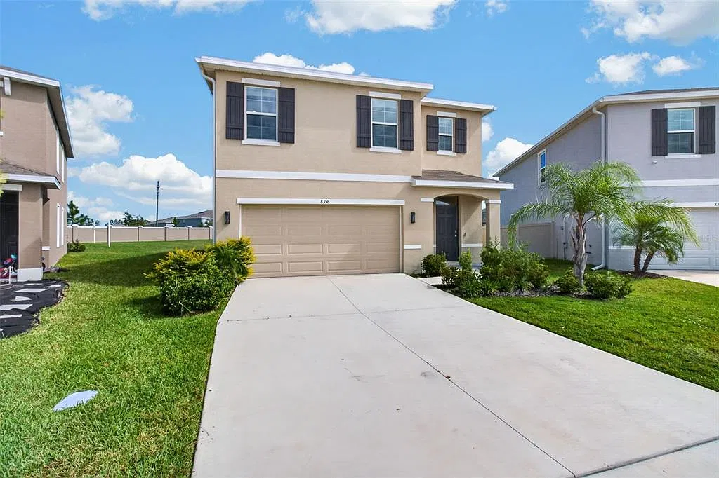 5 bed, 3.0 bath, 2447 sqft, $2,800 — Photo 1