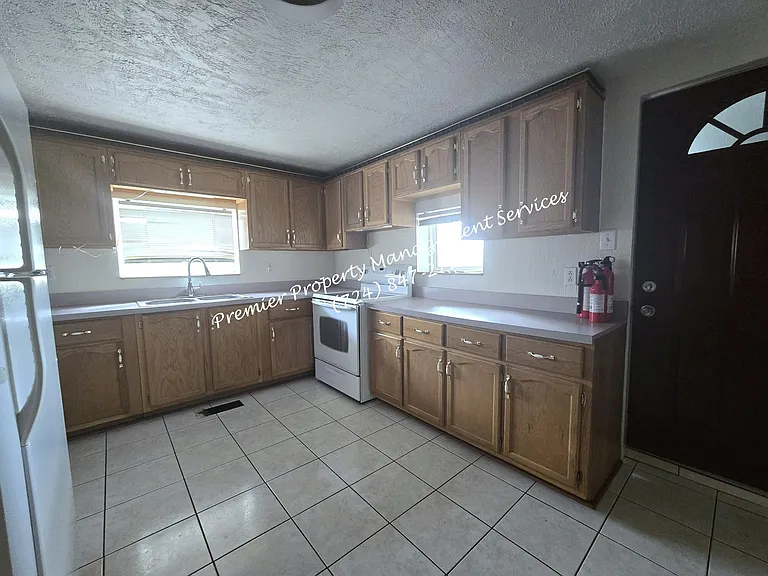 455 E Jefferson St — Photo 15