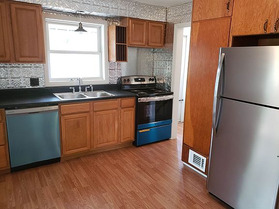 2nd image of 123 W Pendle St