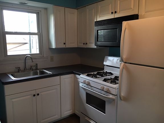 4th image of 50 Algiers Ln