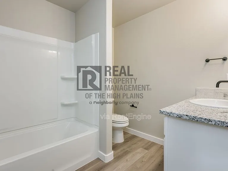 6711 Athens St — Photo 10