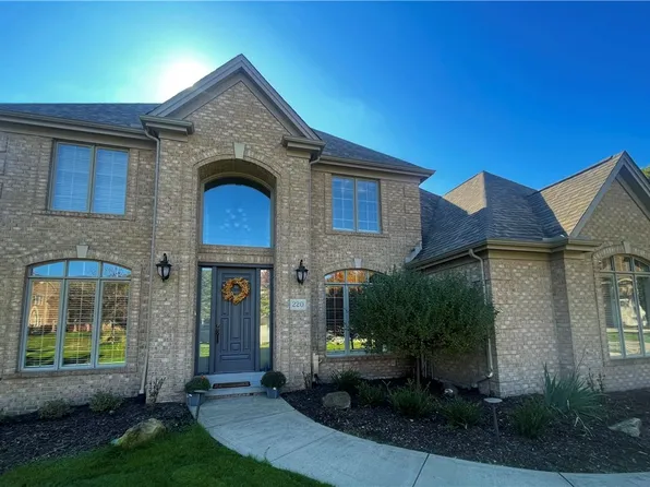 220 Chesapeake Dr, Gibsonia, PA 15044