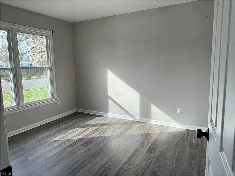 1004 Culver Ln — Photo 5