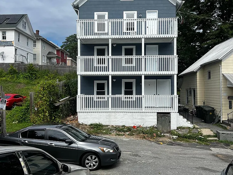 13 Thompson Ct #1 — Photo 1