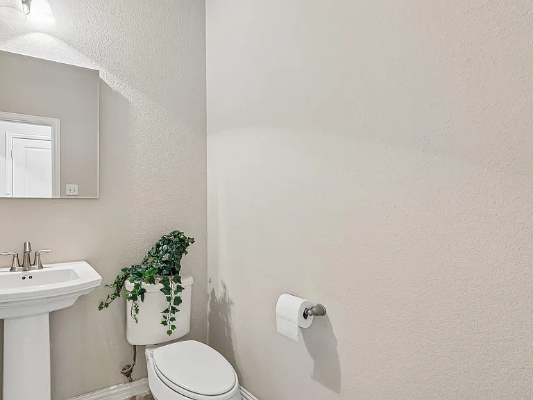 1828 Houghton Dr — Photo 21