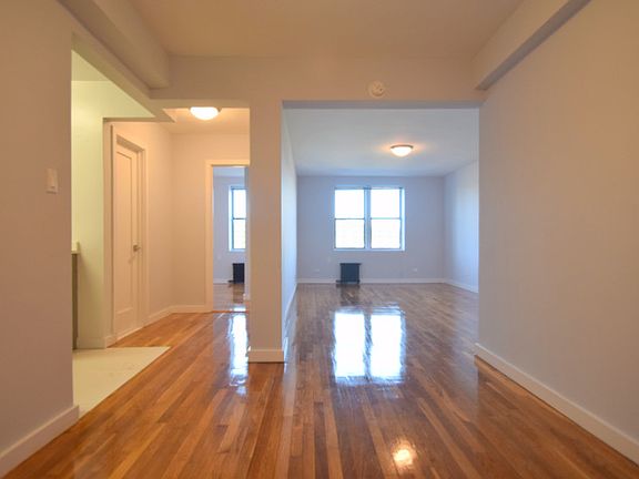 River Hill Gardens - Foyer - M85-01E