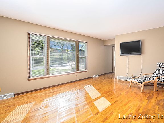 5th image of 121 Lantern Dr NW