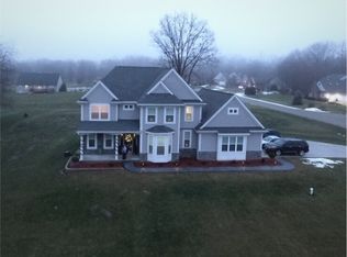 7451 Olympic Dr, White Lake, MI 48383