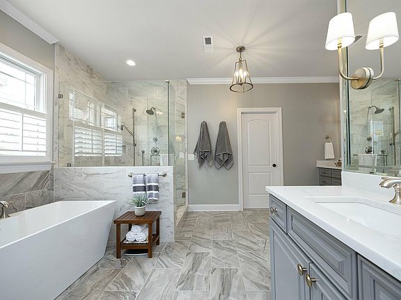 3rd image of 2705 Peachleaf St