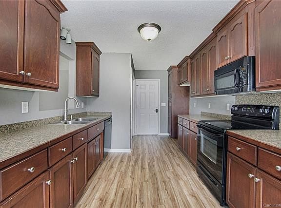 2nd image of 3035 Hereford Ln
