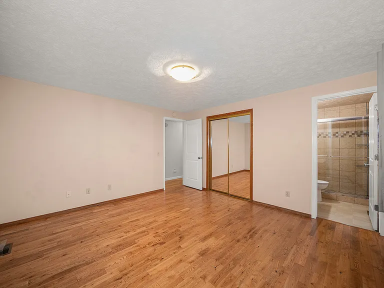 224 W 4th St — Photo 13