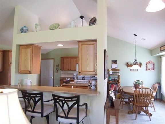 4th image of N160W18905 Oakland Dr