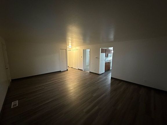 5th image of 848 Plymouth Dr NE APT 6