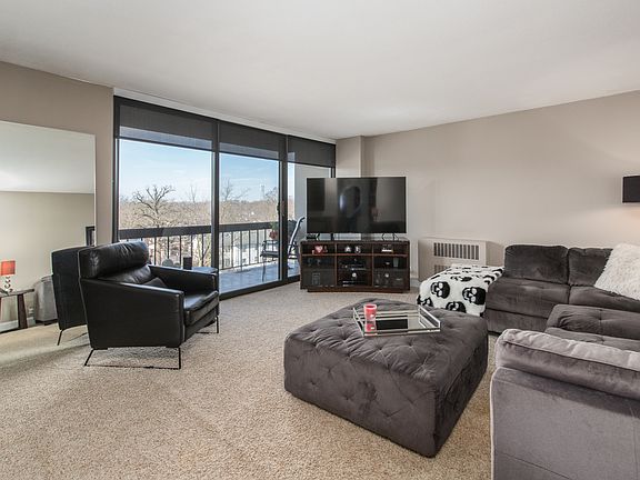 5th image of 1110 Grove St APT 5F