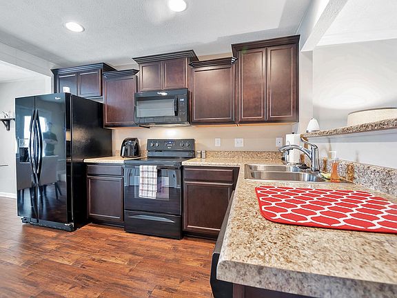 5th image of 1422 Orange Ct