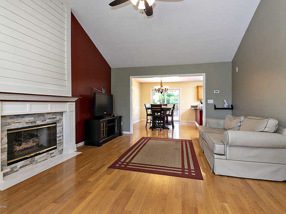 2nd image of 4633 Oak Pointe Dr