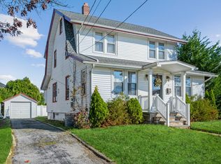 8 Norwich Ave, Lynbrook, NY 11563