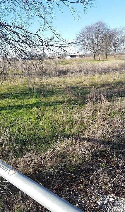 2nd image of 611 Trail Dr