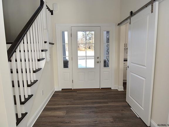 3rd image of 10 Catalina Dr