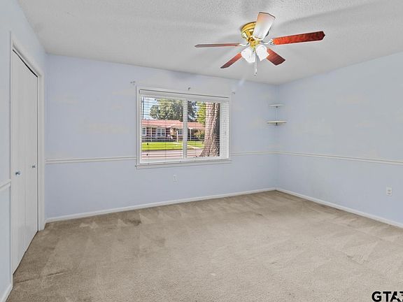 4th image of 812 John St